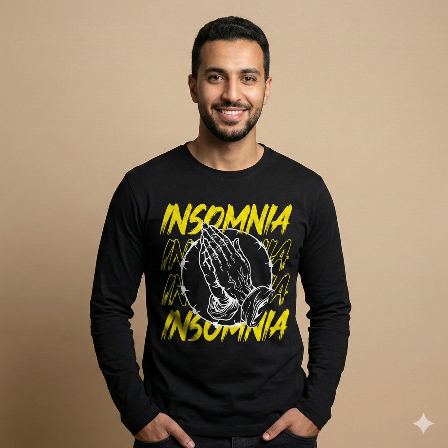 تيشيرت تصميم مطبوع INSOMNIA بنقشة أصفر وأسود