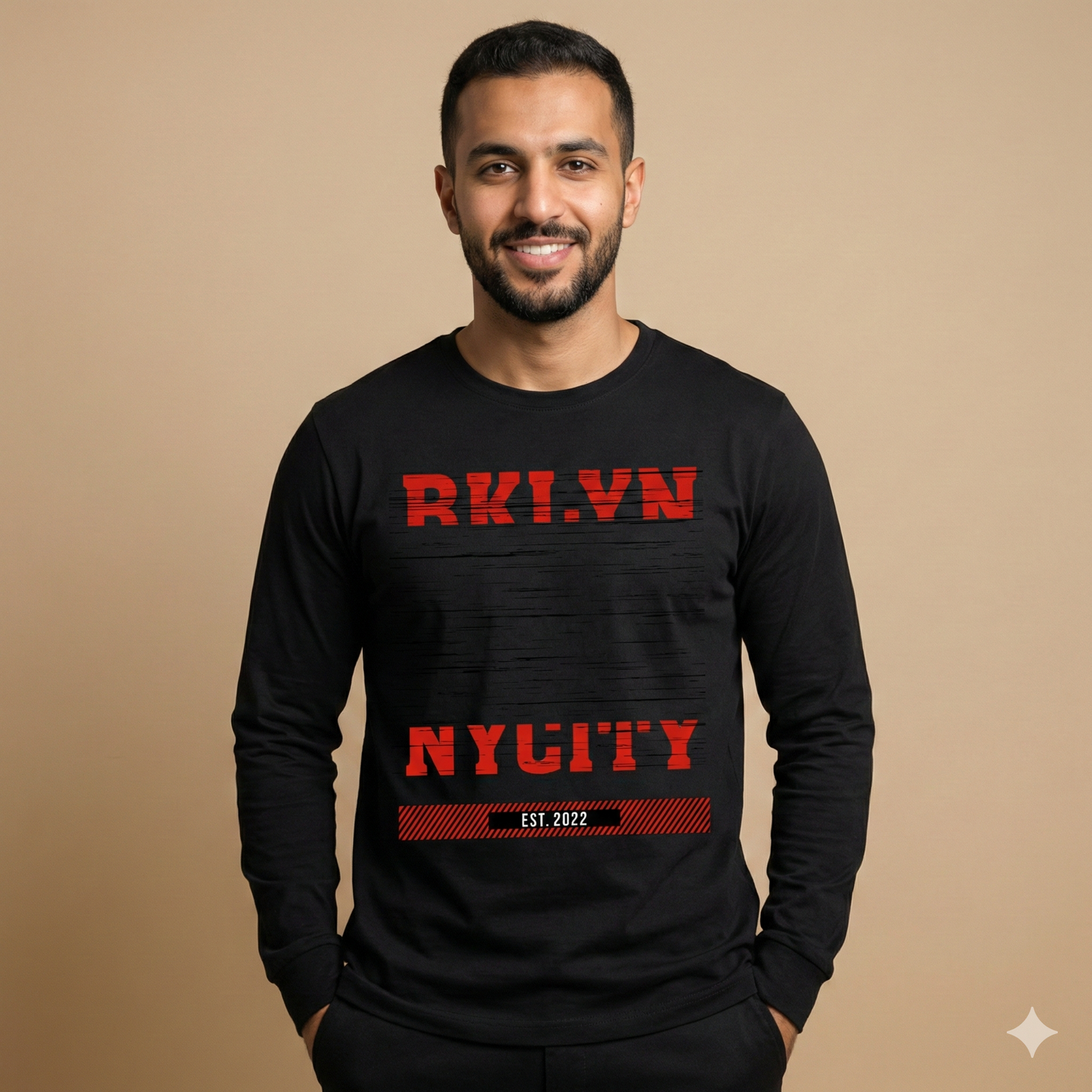 تيشيرت تصميم قطن أبيض بطباعة RKLYN
